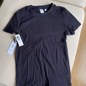 NWT Aritzia Tna Black T-Shirt (Size M)